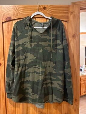 Women’s XL Camo Hooded Pullover Sweatshirt - Green Camo